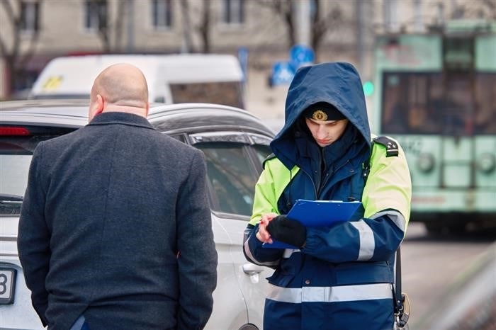 Штрафы предусмотрены для нарушений Правил дорожного движения, которые непосредственно связаны с нанесением пунктирной и сплошной разметки на дороге.